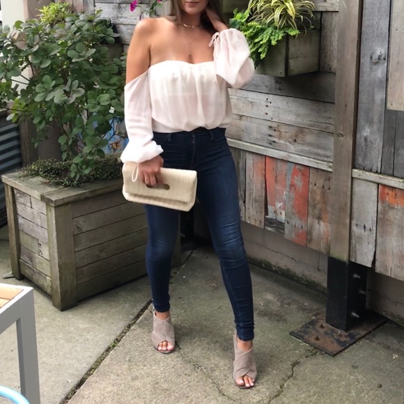 Off the shoulders sheer shirt with a built in bra - Picture 6 of 7